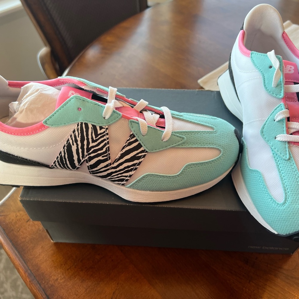 New Balance 327 wm 8 kids 6 NIB
